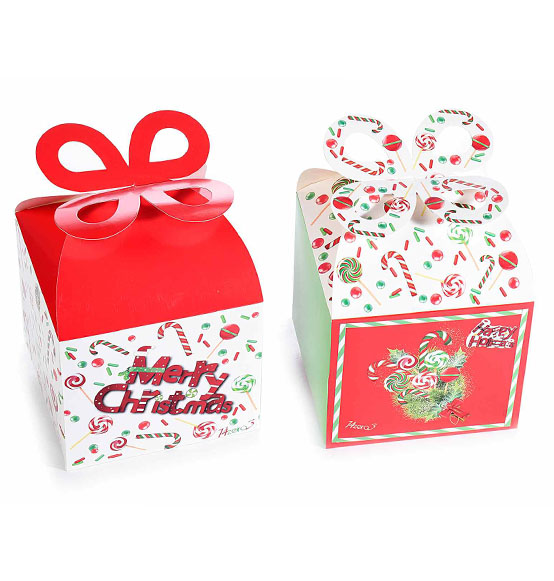 50Pz Scatola natalizia a forma di pacco regalo in carta con stampa natalizia cm 11,5x11,5x10H (Con fiocco cm. 15,5 H)