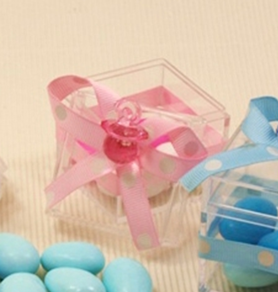 Scatolina con coperchio in plastica trasparente con nastro e ciucciotto rosa